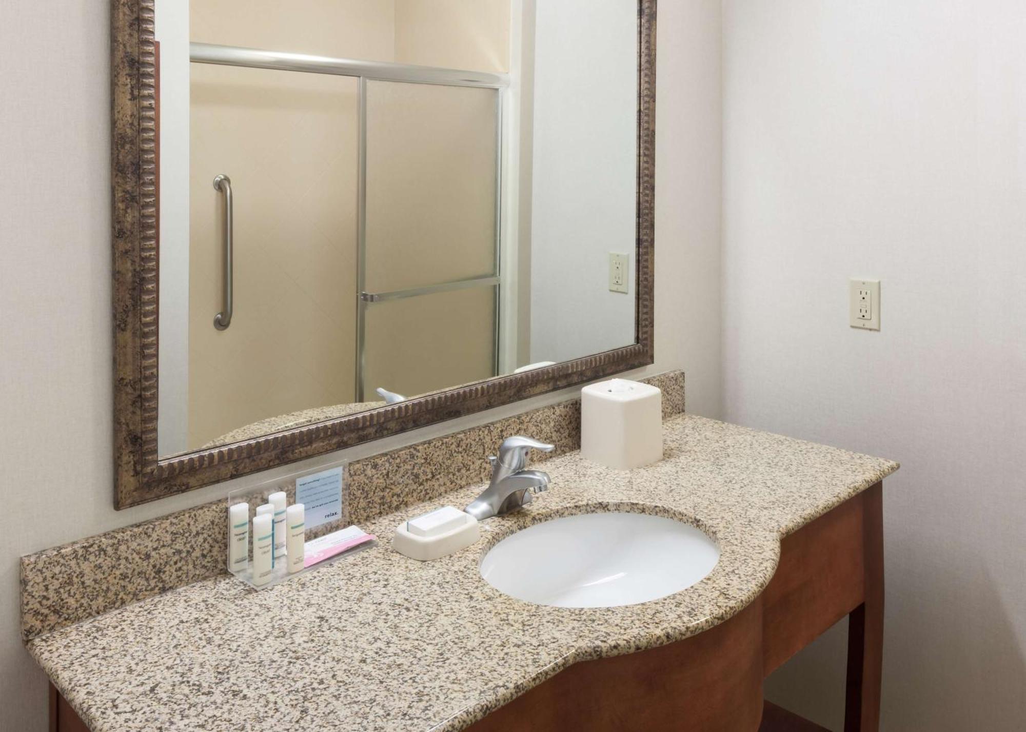 Hampton Inn & Suites Davenport Dış mekan fotoğraf