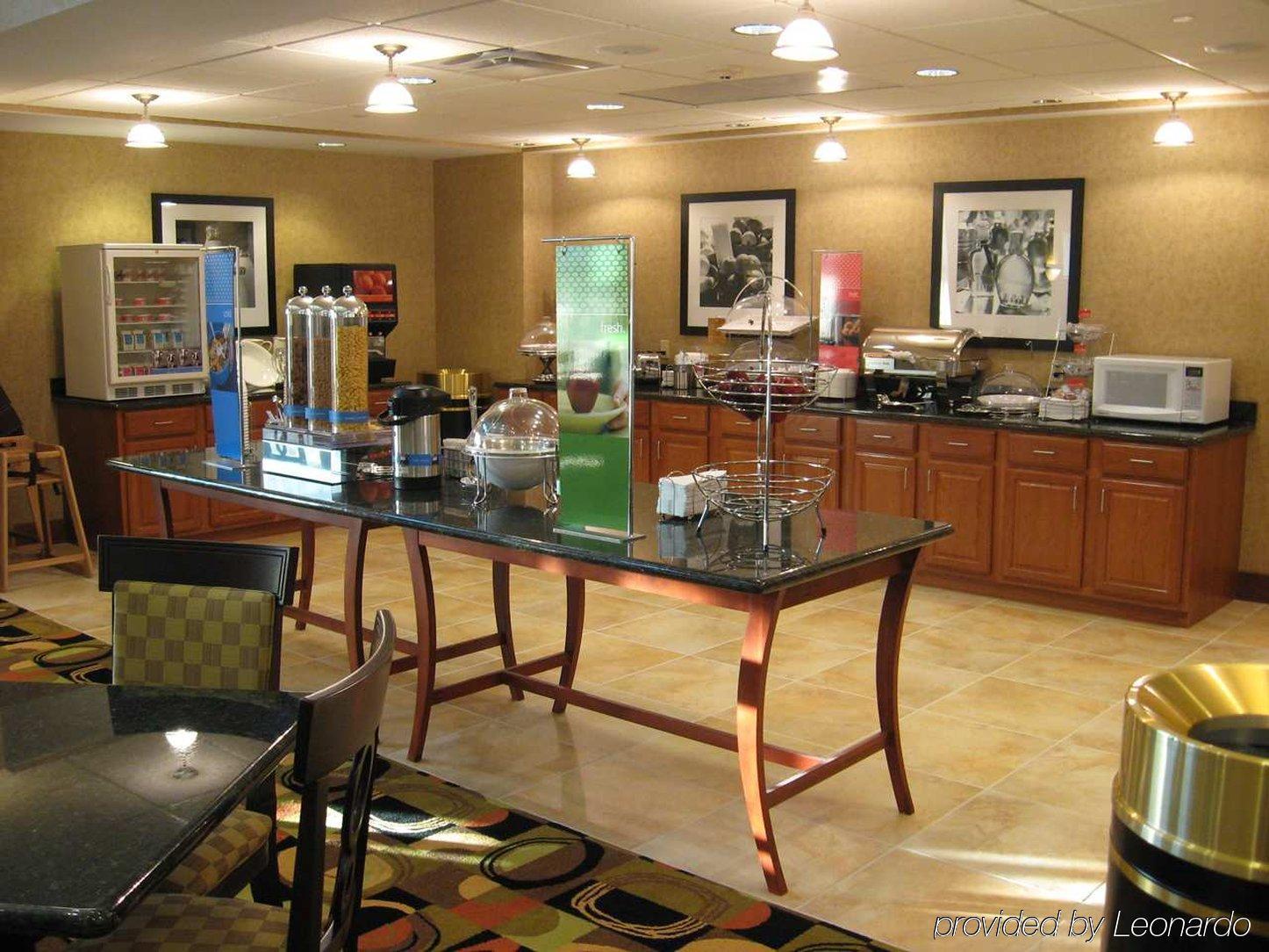 Hampton Inn & Suites Davenport Restoran fotoğraf