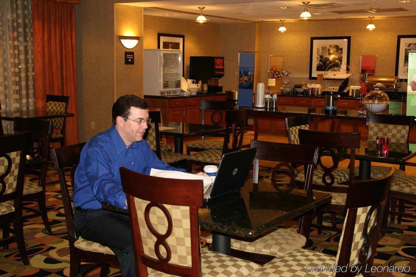 Hampton Inn & Suites Davenport Restoran fotoğraf
