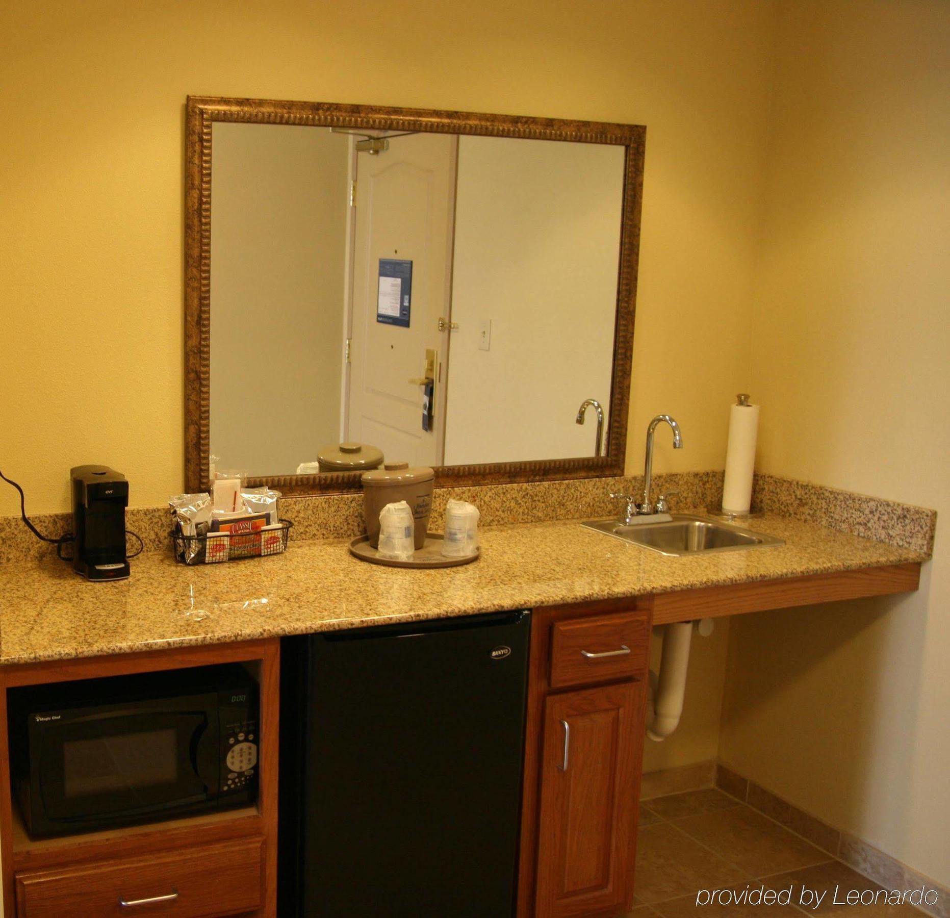 Hampton Inn & Suites Davenport Oda fotoğraf